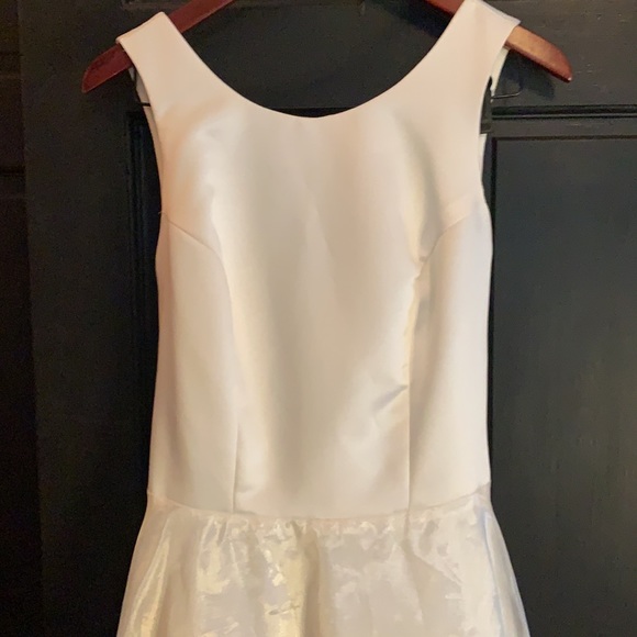 The White House Beautiful gown 9/10 prom - Picture 2 of 6